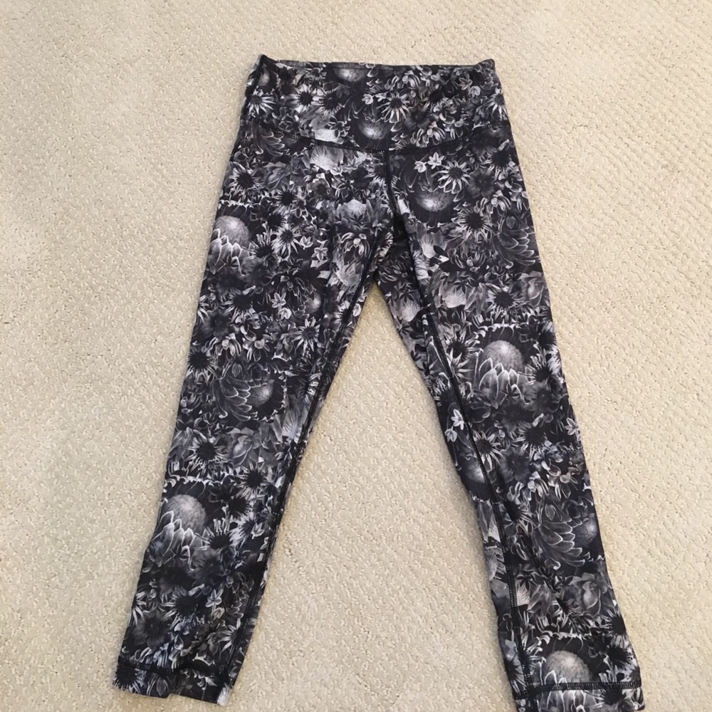LULULEMON CROPPED LEGGING
